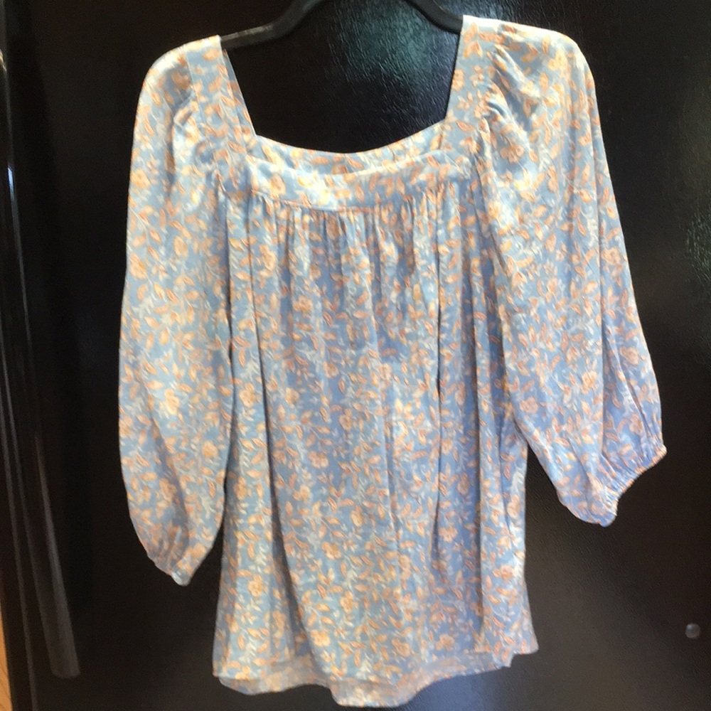 Lauren Conrad Floral Print Women's Top. Three quarter sleeves. 72% rayon;28%poly